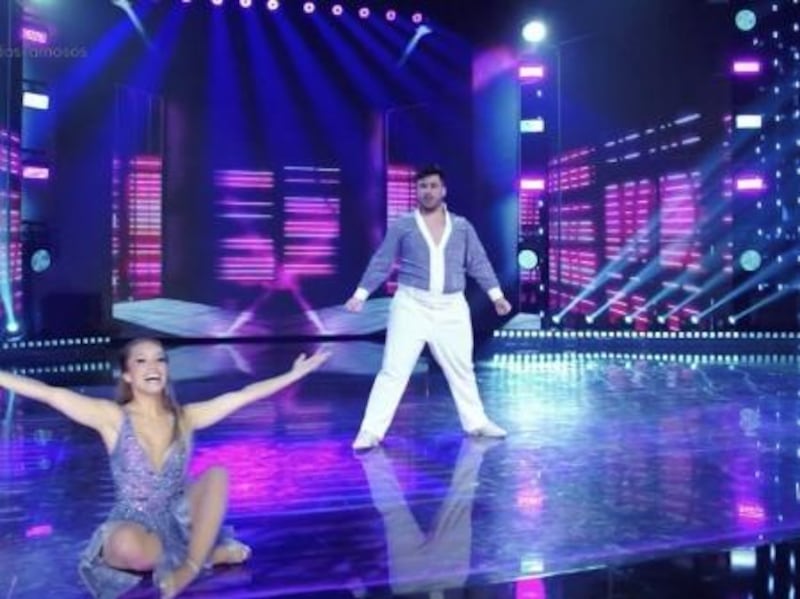 Carla Diaz dá um show na Dança dos Famosos