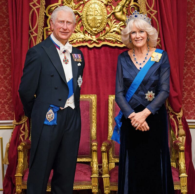 Rei Charles e rainha Camilla consorte no museu de cera Madame Tussauds