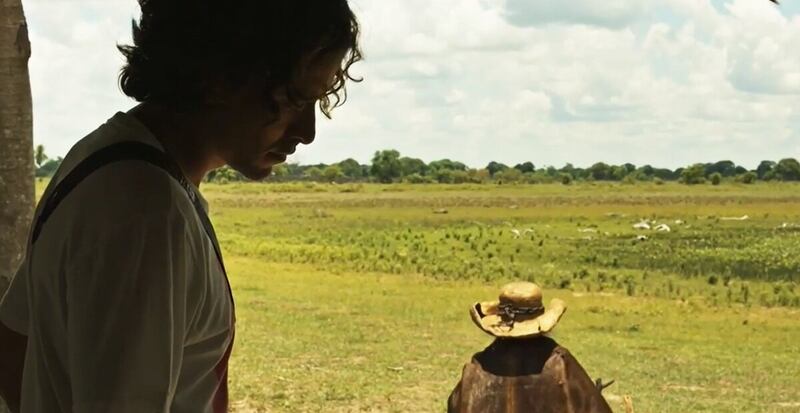 Pantanal: Jove (Jesuíta Barbosa) leva bronca do Velho do Rio (Osmar Prado)