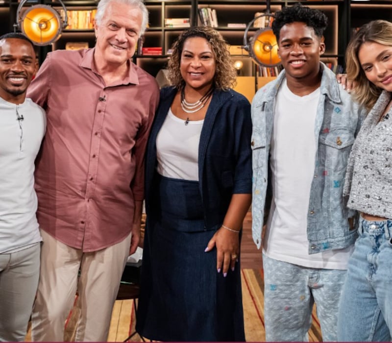 Família do Endrick no programa Conversa com Bial