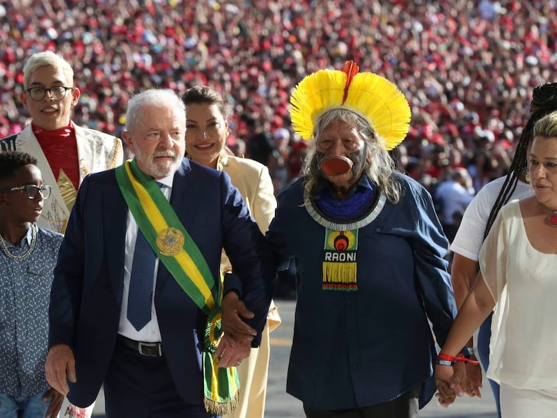 Representantes do povo passa a faixa a Luiz Inácio Lula da Silva