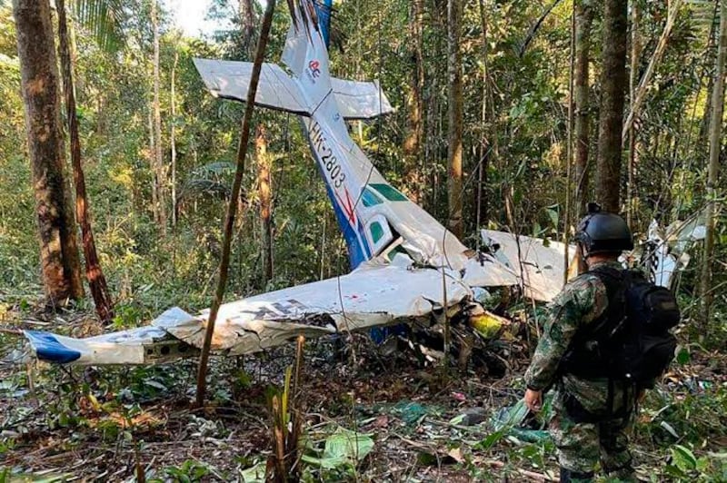 Avião que caiu com a crianças na selva colombiana