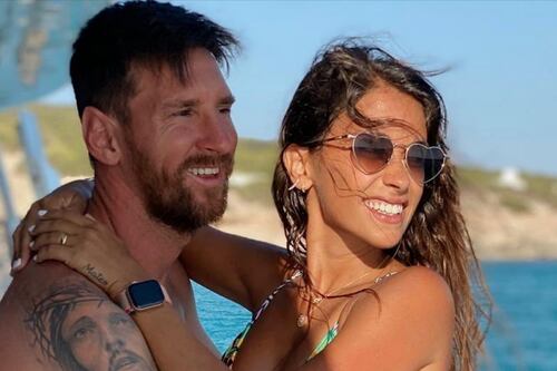 Messi roubou a cena na sensual foto de biquíni de Antonela Rocuzzo, sua esposa