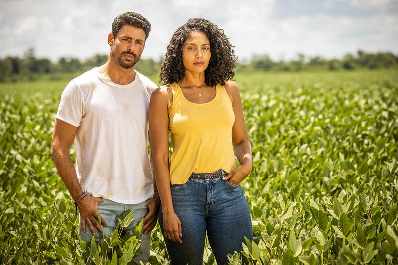 Em Terra e Paixão, Caio e Aline transam para celebrar prisão de Antonio