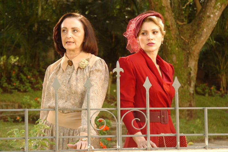 Alma Gêmea - Cristina ( Flávia Alessandra ) e Débora ( Ana Lúcia Torre )