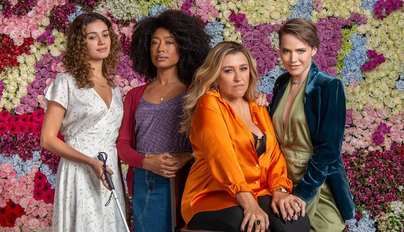 "Todas as Flores": Maíra (Sophie Charlote), Judite (Mariana Nunes), Zoé (Regina Casé) e Vanessa (Leticia Colin)