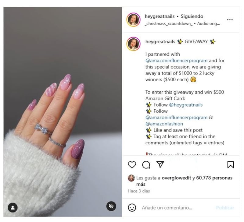 El rosa es uno de los colores más bonitos para llevar en una manicura navideña